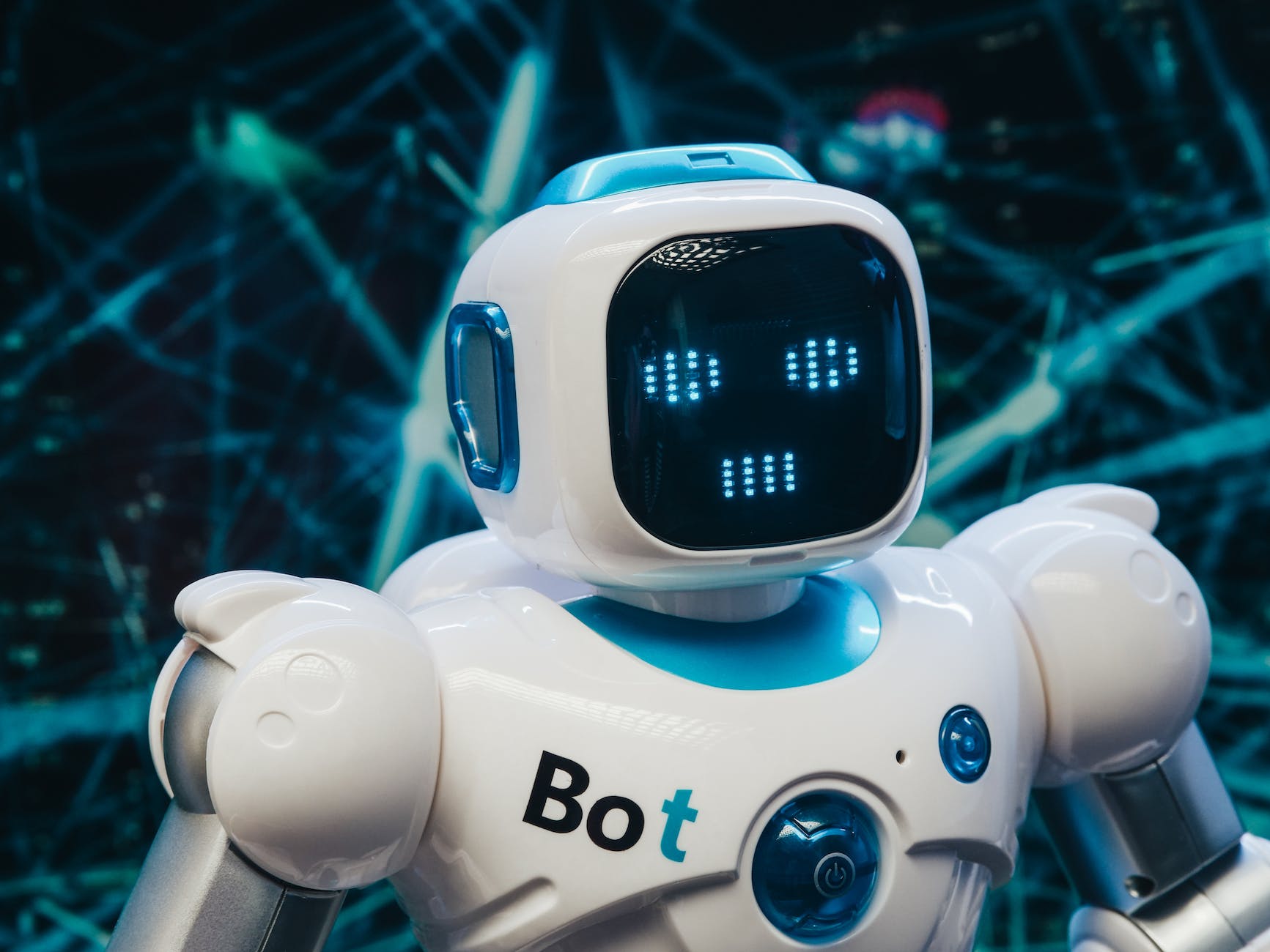 Amplifying Innovation: The Synergy of AI and Machine Learning in Cloud Computing